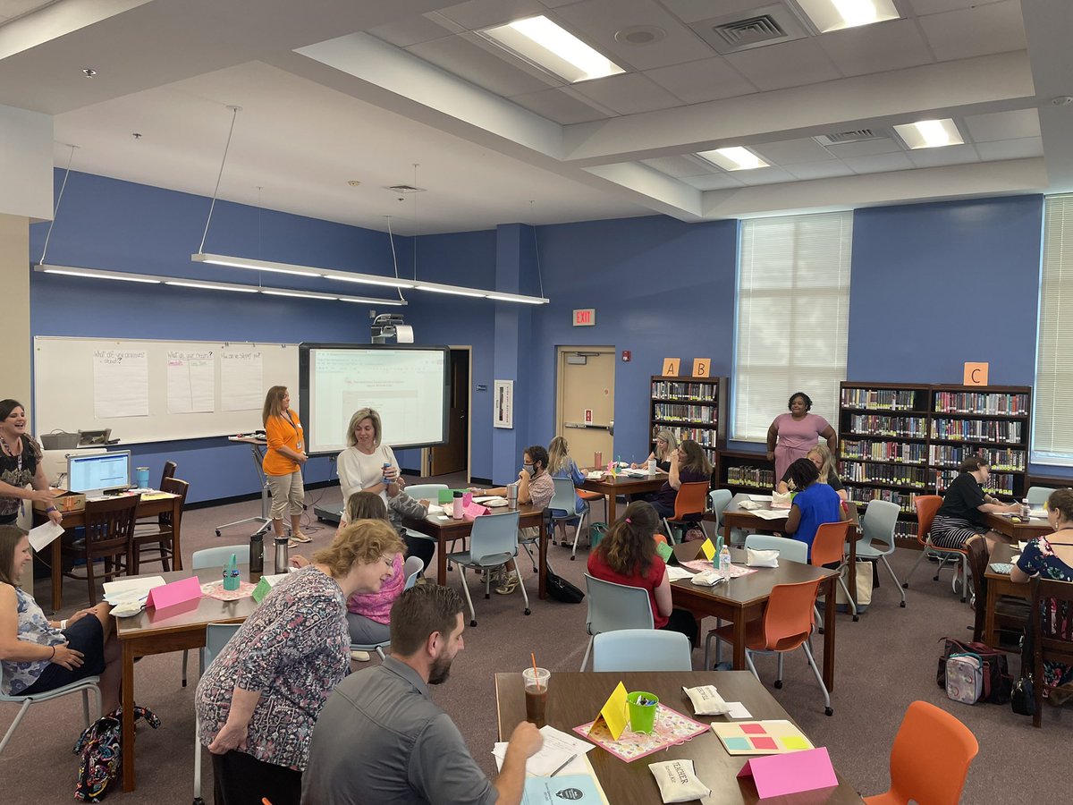 JRReid1981's tweet photo. New to Beck Teacher Orientation! Welcome to Beck! @BECKBLUEKNIGHTS https://t.co/HKuqAT4l7j