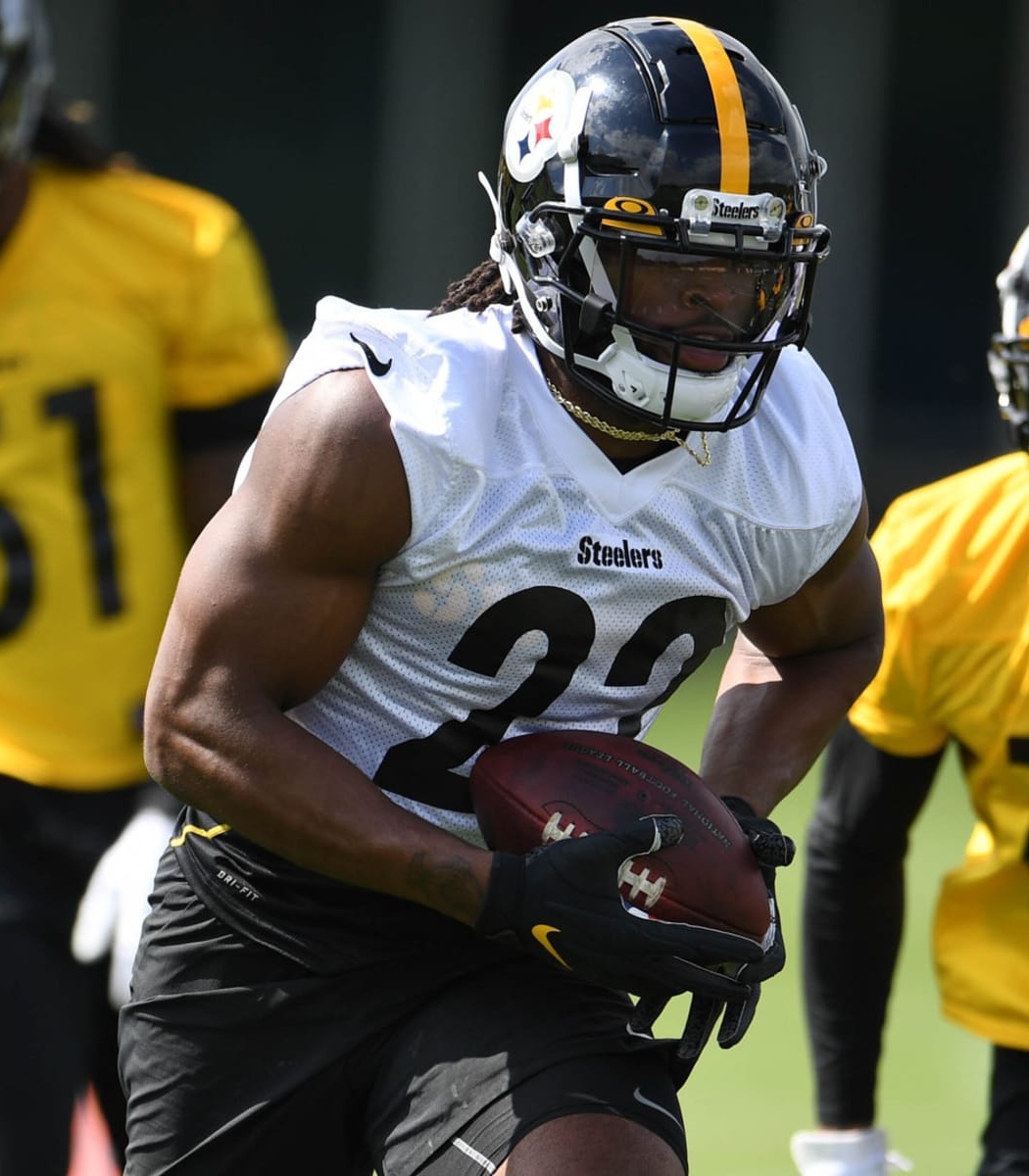 PFF_College's tweet image. Micah Parsons meets Najee Harris at the line. Who wins?

🔁 Najee Harris
❤️ Micah Parsons