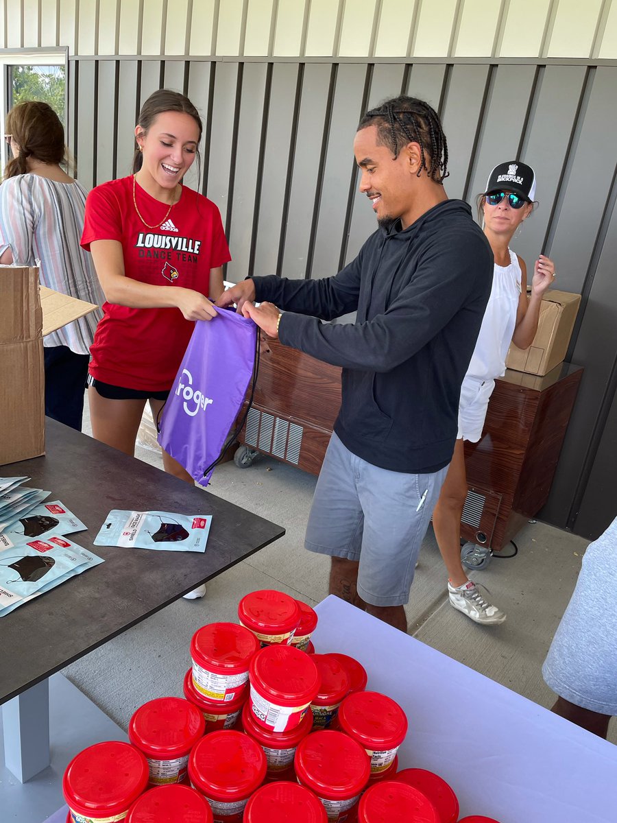 LouisvilleSADev's tweet photo. Members @UofLTrackXC and @UofLLadybirds were able to contribute to packing 4️⃣0️⃣0️⃣ bags for 
@BlessinBackpack along with players and staff from @loucityfc and @RacingLouFC all sponsored by the great people at @kroger 

#makepreseasoncount
#studentathletesgiveback https://t.co/VZhnqnoybS