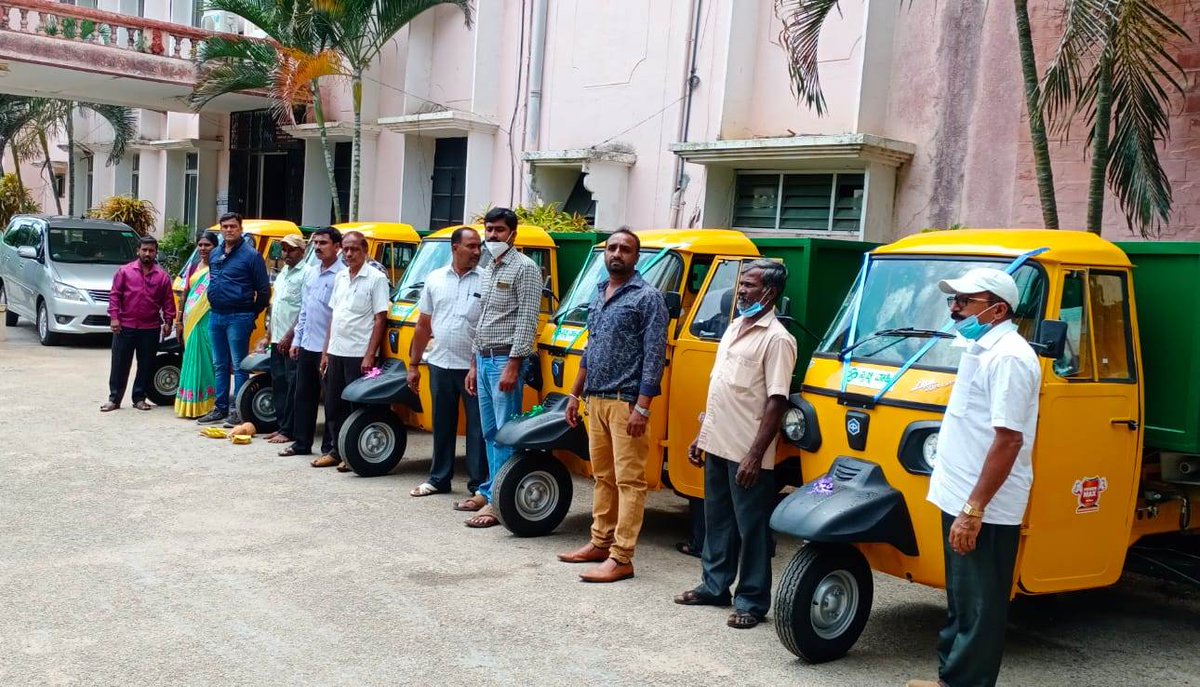 ZP_Mandya's tweet photo. ಮಂಡ್ಯ ಜಿ.ಪಂ.ನಲ್ಲಿ ಇಂದು 40 ಗ್ರಾ.ಪಂ.ಗಳಿಗೆ ಘನ ತ್ಯಾಜ್ಯವನ್ನು ವೈಜ್ಞಾನಿಕವಾಗಿ ನಿರ್ವಹಣೆ ಮಾಡಲು ತ್ಯಾಜ್ಯ ಸಂಗ್ರಹಣೆ ಮಾಡುವ ಸ್ವಚ್ಛ ವಾಹಿನಿಯನ್ನು ವಿತರಿಸಲಾಯಿತು.
#Rdpr #Rdwsd #Zpmandya #Sbmg #Swm #Solidwastemanagement #SaveEnvironment #SwachhaVahini #SwachhaVahiniVehicle #Vehicledistribution #Smj https://t.co/T23NOonmKR
