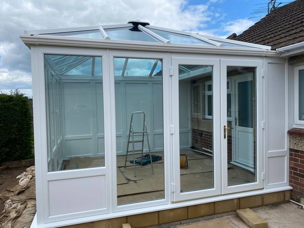 LFWindows's tweet photo. It's almost summer. Meaning our customer should have ample time to enjoy their lovely new conservatory. 
For this job L F Replacement Windows &amp; Conservatories manufactured and installed an Ultraframe Ltd Conservatory with Glass Roof. https://t.co/HHmmL5Pw40