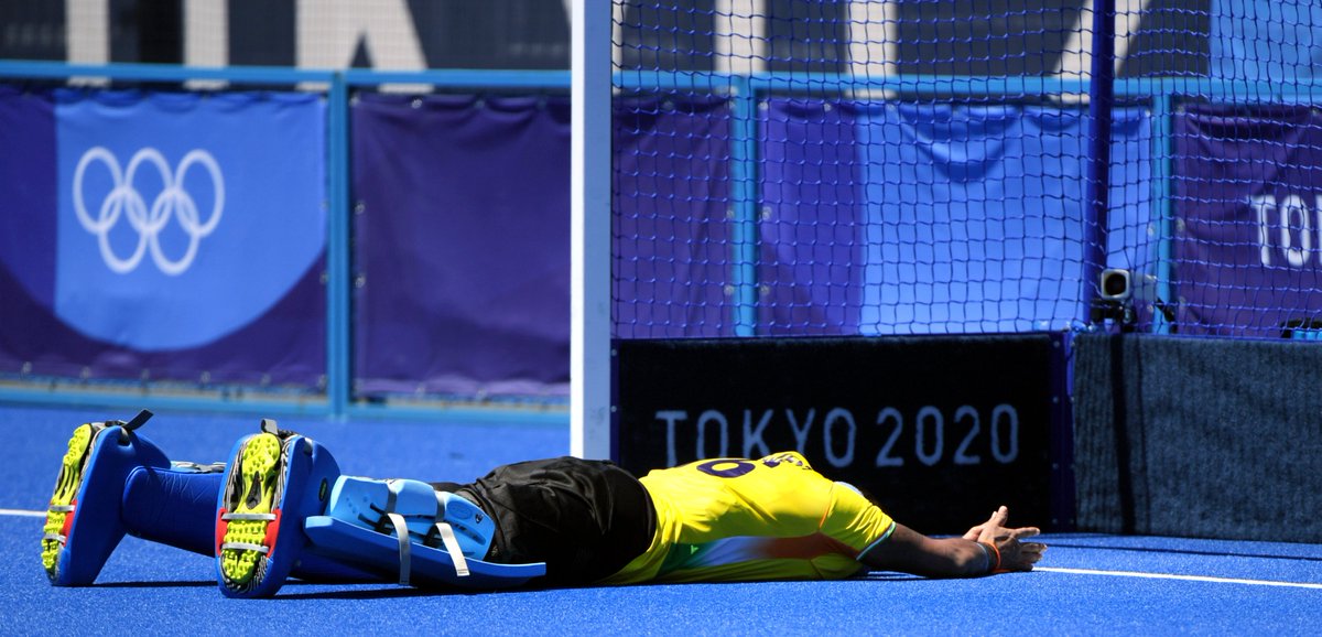 TheHockeyIndia's tweet photo. King only bows down to the bar that raised his standards high! 🙏

#HaiTayyar #IndiaKaGame #Tokyo2020 #TeamIndia #TokyoTogether #StrongerTogether #HockeyInvites #WeAreTeamIndia #Hockey https://t.co/3Xb6V1PEa1