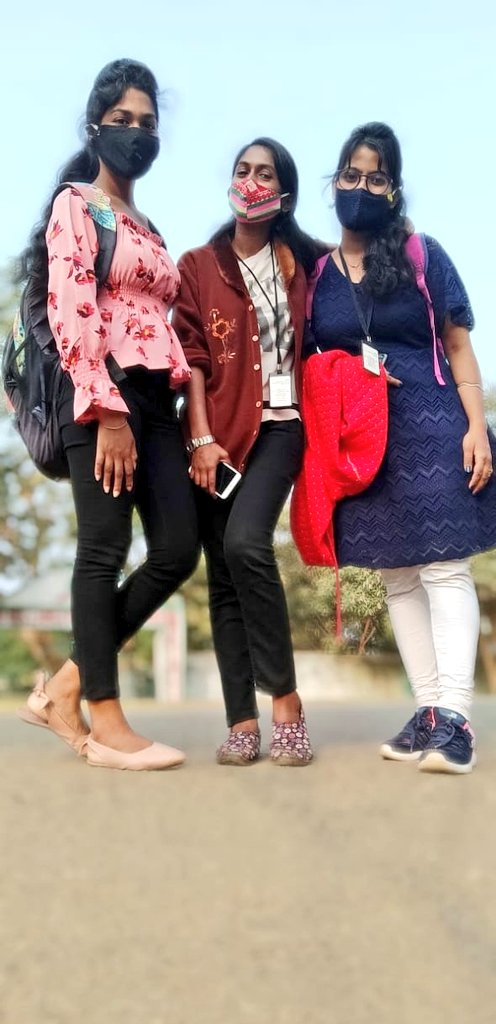 barshar016's tweet photo. କିଛି ପୁରୁଣା ଦିନର ଫଟୋ😁
@swayangprajna @Mistypuja_
#Interndays https://t.co/mOsTRZbkpx