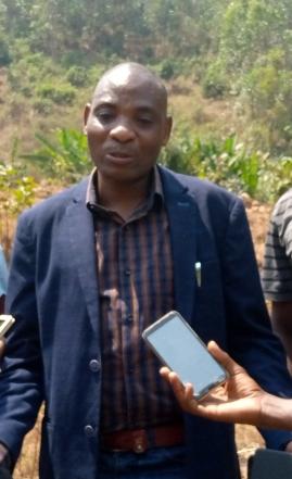 ABPInfos's tweet photo. 1/4 #Burundi: Le D.G à la @Regideso_bdi, @DrManigomba, dit ne pas être satisfait de l'état d'avancement des travaux d'adduction en eau potable des quartiers du nord de @MairieBuja, depuis les sources de la commune #Rugazi à @BubanzaProvince. Projet confié à l'entreprise #Extraco https://t.co/QZa9O8u4dA