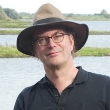 VVMBureau's tweet photo. Tijdens het #VVMCafe schetst @Rienkkuiper, onderzoeker ‘Grote opgaven, beperkte ruimte’ @leefomgeving de rol van #bodem en #water systeem als onderlegger bij de grote transities waar Nederland voor staat/ Praat mee op 27 oktober https://t.co/0JLrBoqQMK https://t.co/pWJfPJM8n3