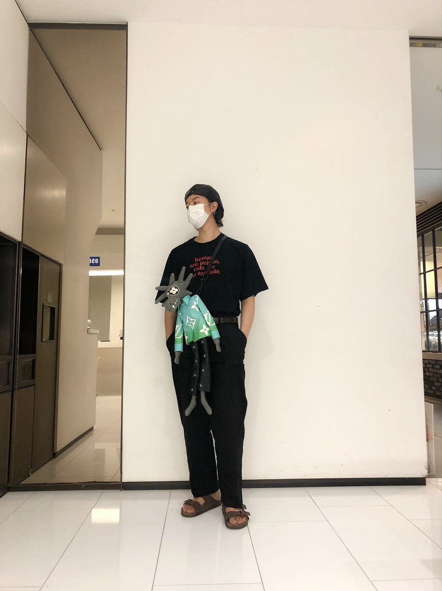 RAVN_FR_fanbase's tweet image. TWITTER ┆⌜030821⌟┆© official_ONEUS

[#RAVN] 
🌹🔥 Je vous présente mon ami 🙏#BURKY
________
#Jo