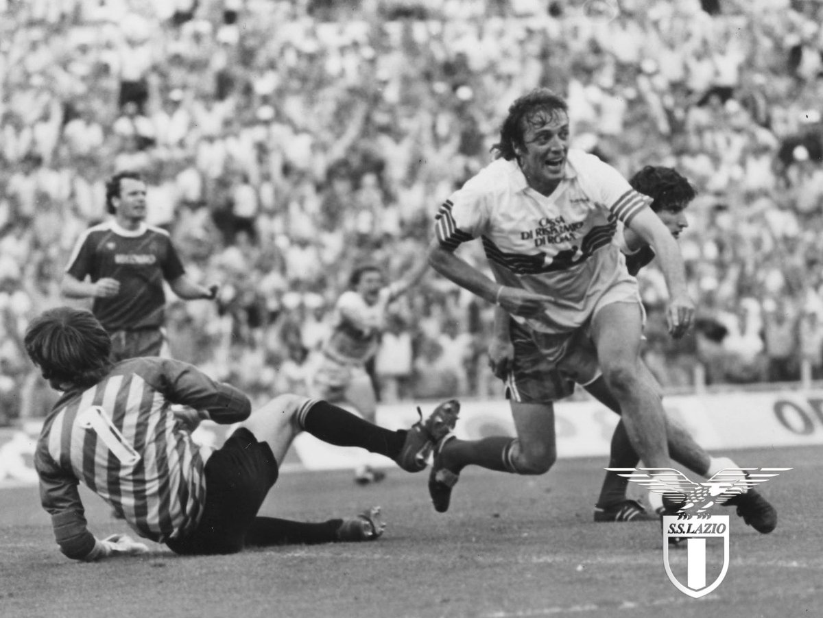 OfficialSSLazio's tweet image. 𝑪𝒂𝒑𝒆𝒍𝒍𝒊 𝒂𝒍 𝒗𝒆𝒏𝒕𝒐 𝒆 𝒄𝒂𝒍𝒛𝒆𝒕𝒕𝒐𝒏𝒊 𝒂𝒃𝒃𝒂𝒔𝒔𝒂𝒕𝒊,
𝒖𝒏 𝒈𝒖𝒆𝒓𝒓𝒊𝒆𝒓𝒐 𝒔𝒖𝒍 𝒄𝒂𝒎𝒑𝒐, 
𝒖𝒏'𝒊𝒄𝒐𝒏𝒂 𝒊𝒎𝒎𝒐𝒓𝒕𝒂𝒍𝒆…
𝑳𝒖𝒊, 𝒍'𝒖𝒐𝒎𝒐 𝒅𝒆𝒍 𝒅𝒆𝒔𝒕𝒊𝒏𝒐 

💙 Sedici anni fa ci lasciava Giuliano Fiorini