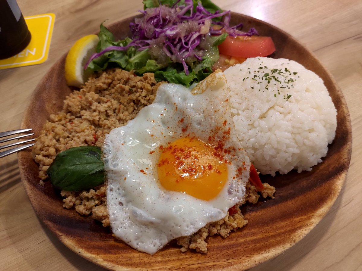 AniHouse_T's tweet photo. 🔆外食あるある🔆

食事管理アプリで何となく入れるけど、正しいPFCバランスが分からなくて困る…

自炊＞コンビニ＞外食

まだ、コンビニ飯の方がバランスが分かりやすい。

皆も同じよね？

んま、外食楽しいけどね❤

#減量 #ダイエット #ダイエット垢さんと繋がりたい  #ダイエット仲間募集中 https://t.co/9fYG5ImIg5