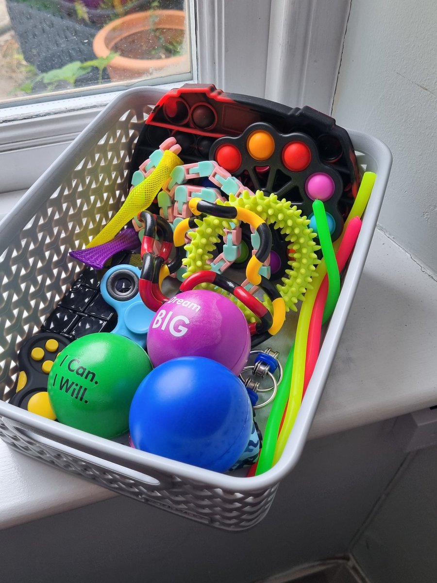 QchaYouth's tweet photo. Often young people supported by @QchaYouth are involved in difficult and emotional meetings. Based on feedback from young people we have now set up our meeting spaces in the service with different fidget toys to help them #psychologicallyinformedenvironment https://t.co/LJLJNMBHrw