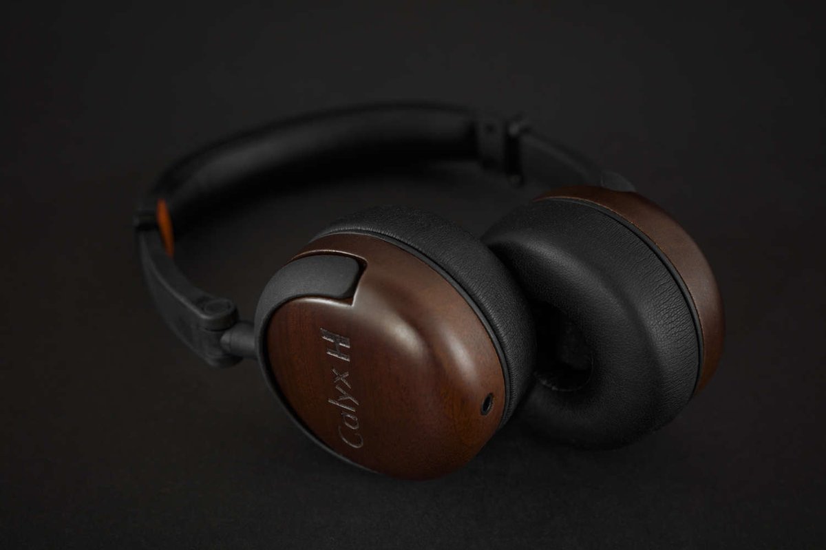 Der Calyx H ist ein geschlossener On-Ear-Kopfhörer, der dank seiner präsenten Holzelemente, samt Gravur des Produktnamens an den Außenseiten der Ohrpolster, einen hervorragenden ersten Eindruck hinterlässt. mobilefidelity-magazin.de/geschlossener-…
#test #kopfhörer #audionext