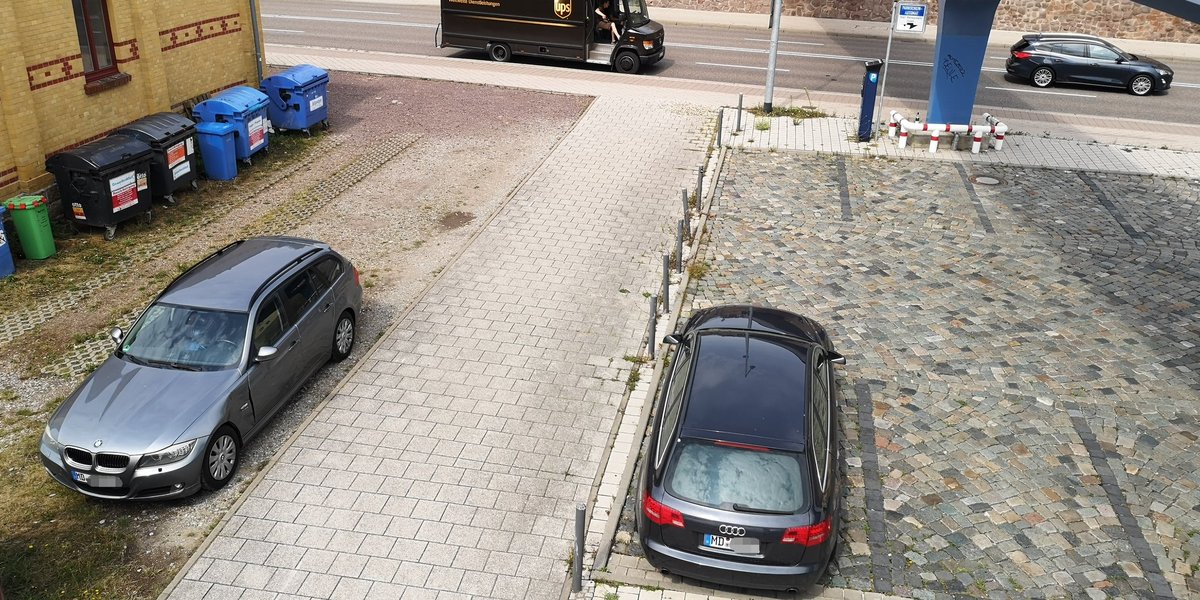 EinRobert1's tweet photo. #Schleinufer am #Domfelsen in #Magdeburg. Wenn du nicht möchtest, dass dort geparkt, recht sichere Methode:
Erhebe Parkgebühren!

@ottoparkt @fussverkehr_de @ADFC_MD @OttosRadwege #Ekeloarken #srmd https://t.co/Vyl1p1nIxW