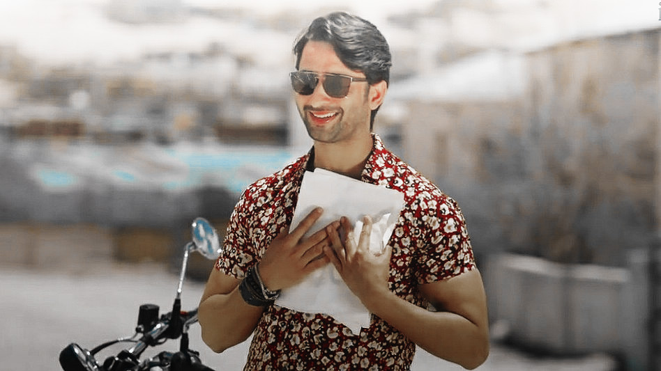 If you wanna laugh hard, then let this crazy lover boy lighten your mood. Such a feel good MV and my day has been made with his cuteness. 

*my tummy hurts*

MERA DIL WITH SHAHEER 

#ShaheerSheikh #MeraDilBhiKitnaPagalHai
