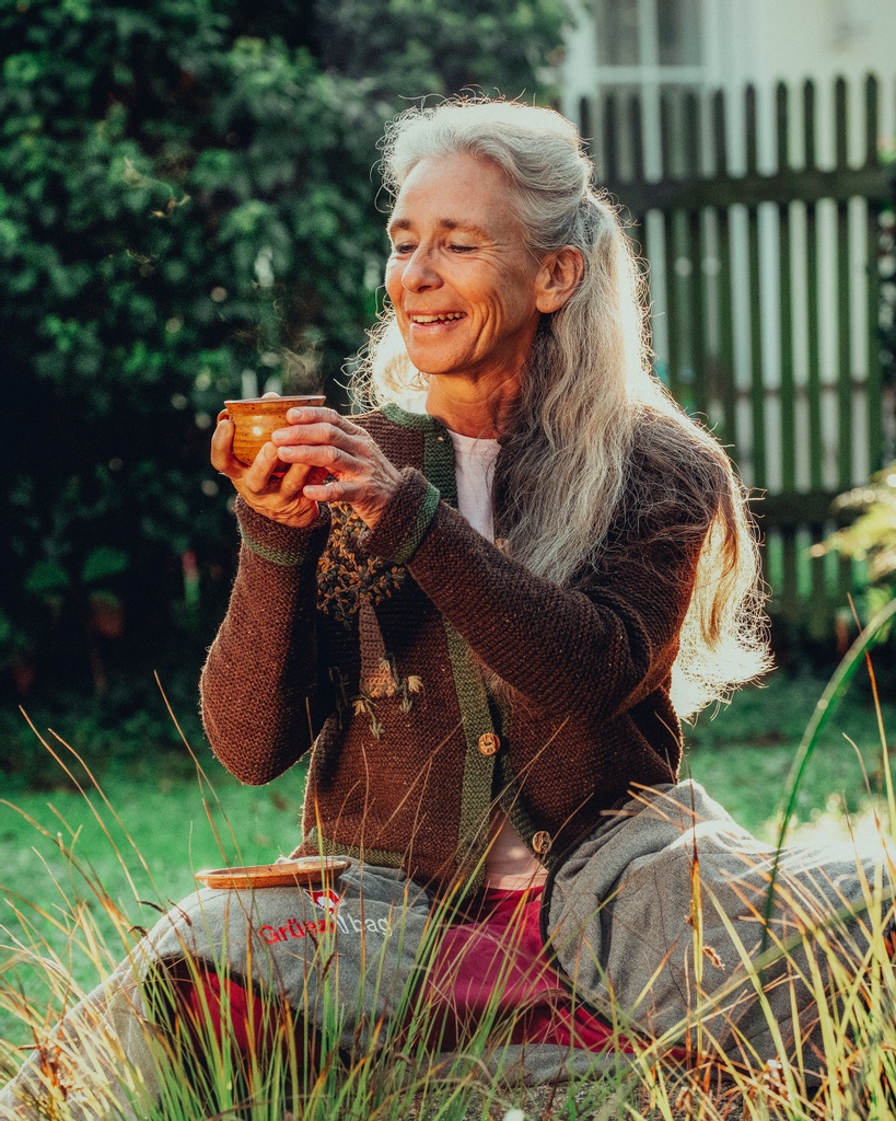 Unsere klimaausgleichende Wolldecke eignet sich ideal zum entspannen im Garten, auf der Terasse und Balkon oder unterwegs beim Campen und Reisen. 🐏⁠
⁠
Wo entspannt ihr am liebsten? 😎