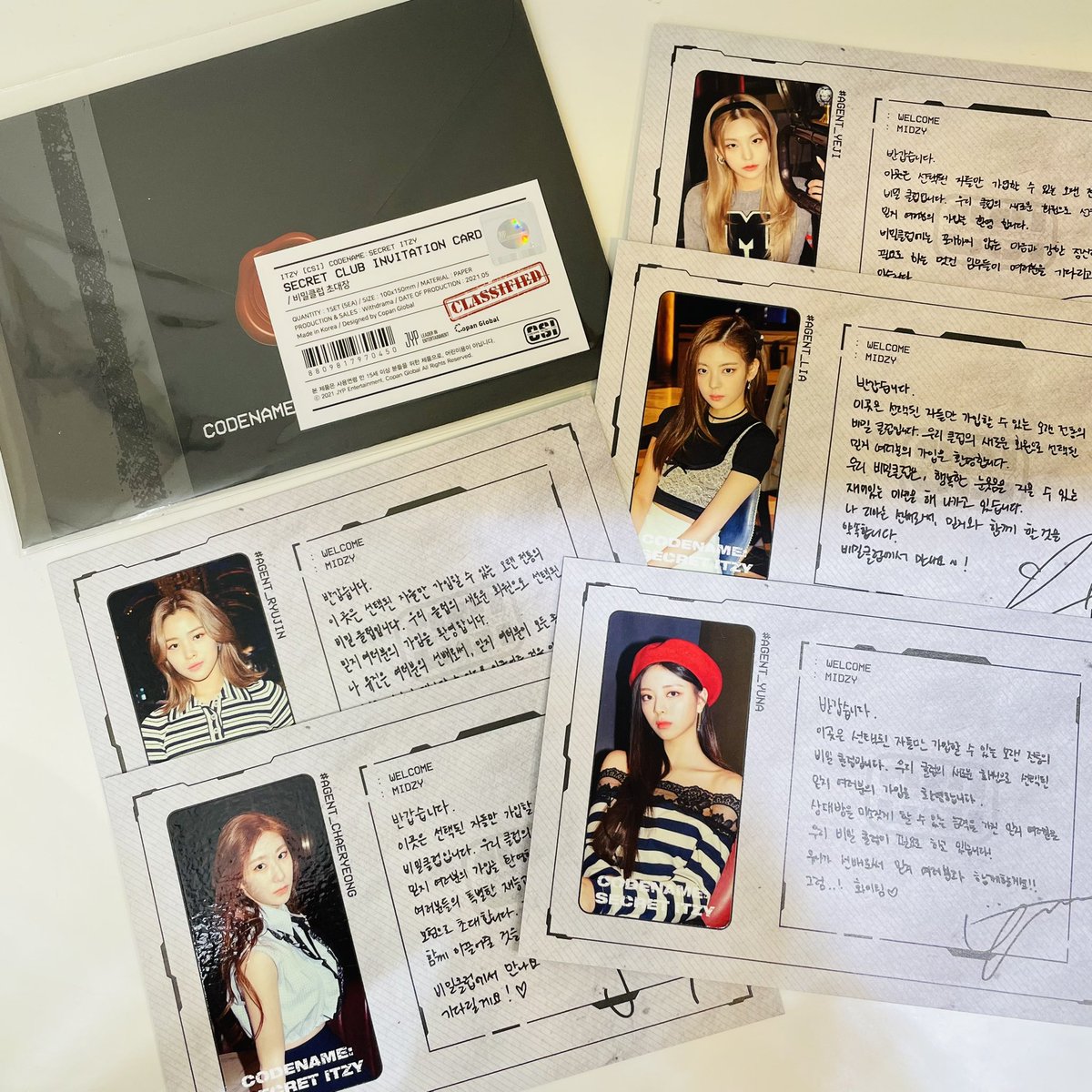 k_dolpark's tweet photo. #ITZY ︎︎︎︎☑︎NEW 🌟

2021 SECRET STORE
グッズ 入荷しました💕🖤

📸写真順に↓↓
・agent id card 
・organizer set
・secret cube invitation card

#itzy #イェジ #リア #リュジン 
#チェリョン #ユナ #yeji #lia #chaeryeong #ryujin #yuna #トレカ #ポストカード #secretstore https://t.co/2zEkZi1U57