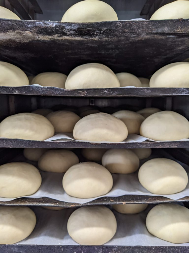 Marks_Bread's tweet image. Morning Folks 👋🏼.

We’re open until 4pm today - drop in and take a look at this week’s specials or treat yourself to something tasty from the counter 😋. 

#Bakery #MarksBread #Southville #Bedminster #Bristol #NorthStreet