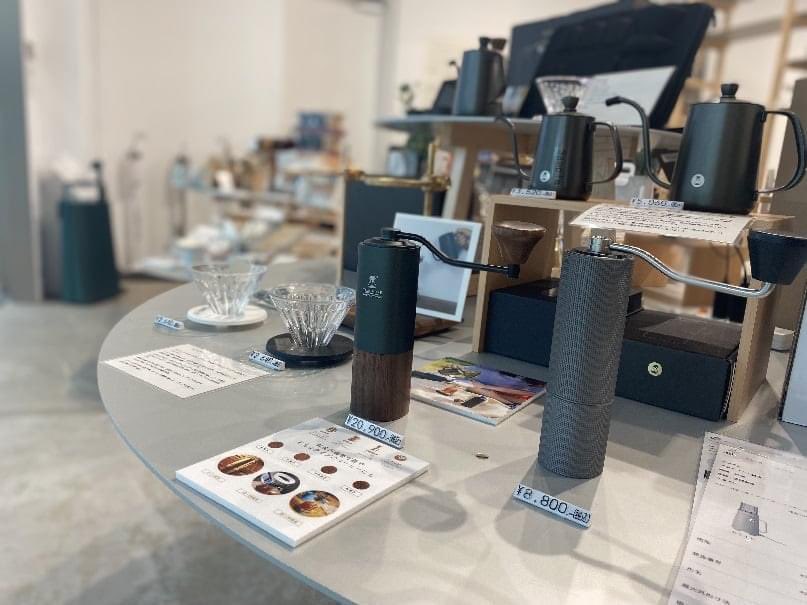 TIMEMORE タイムモア 日本正規代理店のブランディングコーヒーです。
東京駅前KITTE丸の内3階GOOD DESIGN STORE TOKYO、9月12日まで「シンプルインテリア」という売場がスタート！
gds.tokyo
#TIMEMORE日本正規代理店
#タイムモア日本正規代理店