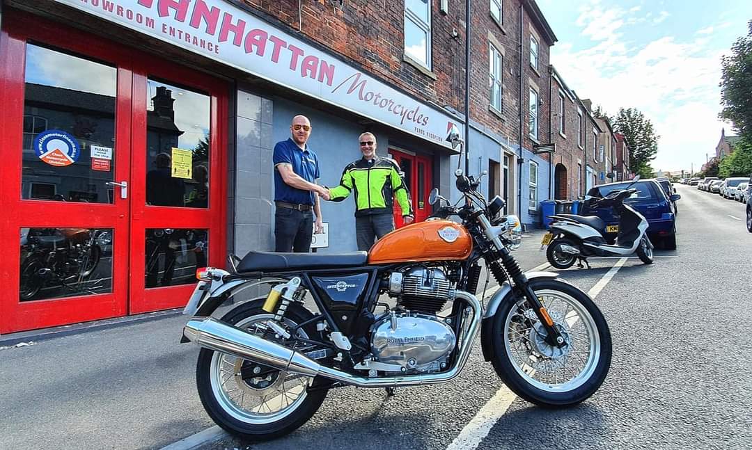 LtdManhattan's tweet photo. Christmas has come early for Stephen, he's literally just now picked up his brand new Royal Enfield Interceptor. Nice to see the return of the handshake too.
Call in for a test ride today.
0114 258 2161 https://t.co/cskHeJtjM6
#RoyalEnfield #RERides #interceptor650 https://t.co/PSAUAMoHUx