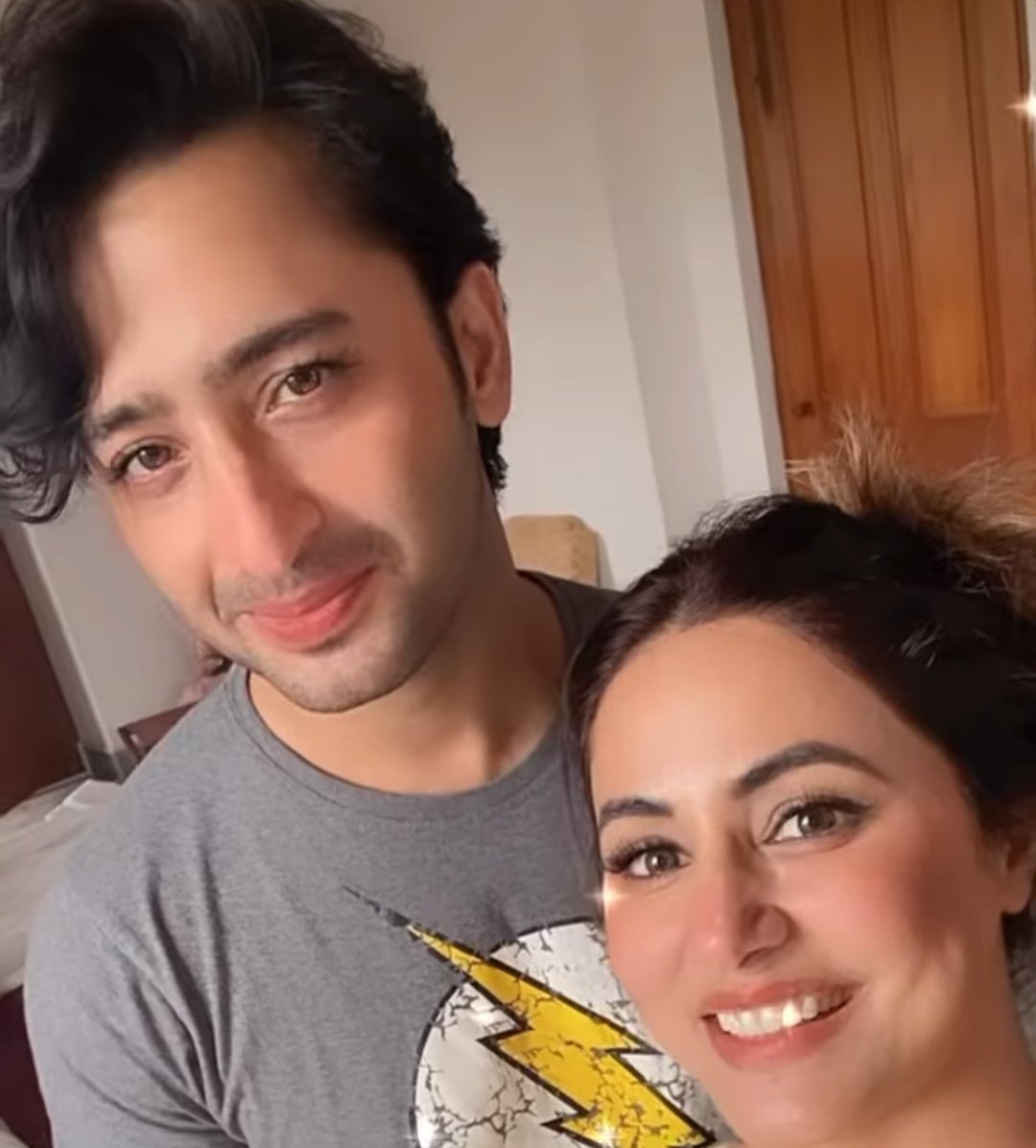 He is not going to  get over the flashlight, eye lashes &amp; lipstick anytime soon 😆 Haha.. Loving their craziness sm 😝 

#ShaheerSheikh #HinaKhan #ShaHina <a href="/eyehinakhan/">Hina Khan</a>