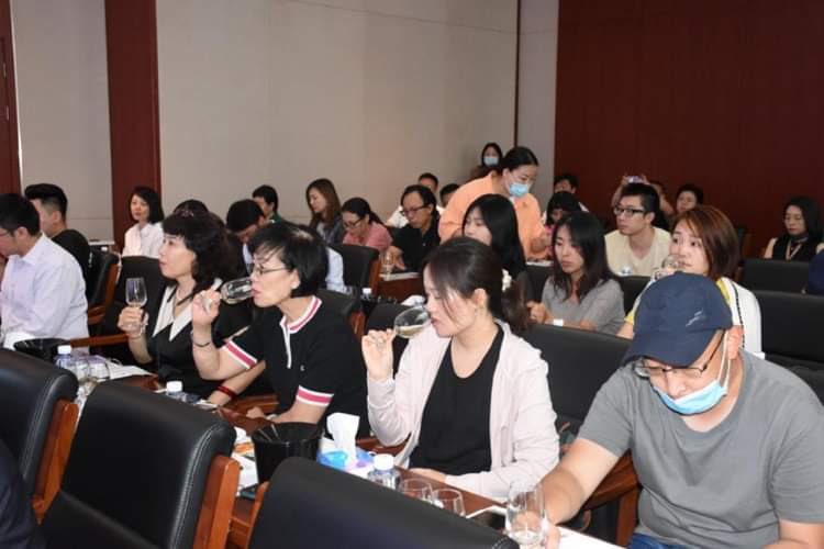 About 50 distributors, sommelier and representatives of the food industry attended the presentation of #Georgian #wine in #Beijing