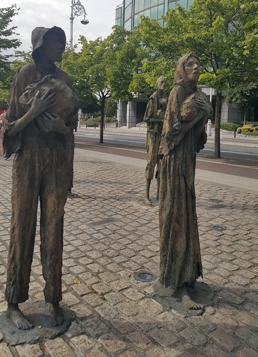 rigben07's tweet image. Ne pas connaître l'histoire, c'est être condamné à la revivre (statue représentant la grande famine milieu du XIXème siècle en Irlande.
#mildiou
2007 j'en garde ps un bon souvenir 
Courage aux viticulteurs, patatiers et producteurs de tomates.