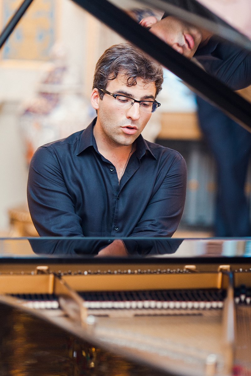 ROSLARTS's tweet image. Thursday 12 Aug - @danjshao takes on the first Beethoven for Brunch of the series with Pavel Timofejevsky, featuring works by Beethoven (of course), Debussy, Lili Boulanger and Elgar. #ROSLRecitals #ROSLAlumni

🎟️ &amp;amp; more info: ow.ly/e1Xe50FKRYt