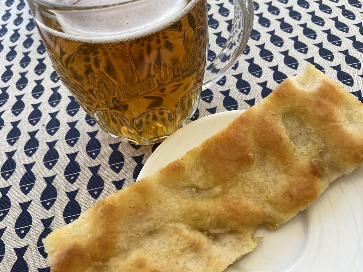 SilviaHedley's tweet image. Enjoying my favourite podcast with beer &amp;amp; focaccia! Listen to Resist and Reboot, a great podcast by @GlobalDataJust 👉👉 globaldatajustice.org/resist-and-reb… #datajustice #datacolonialism