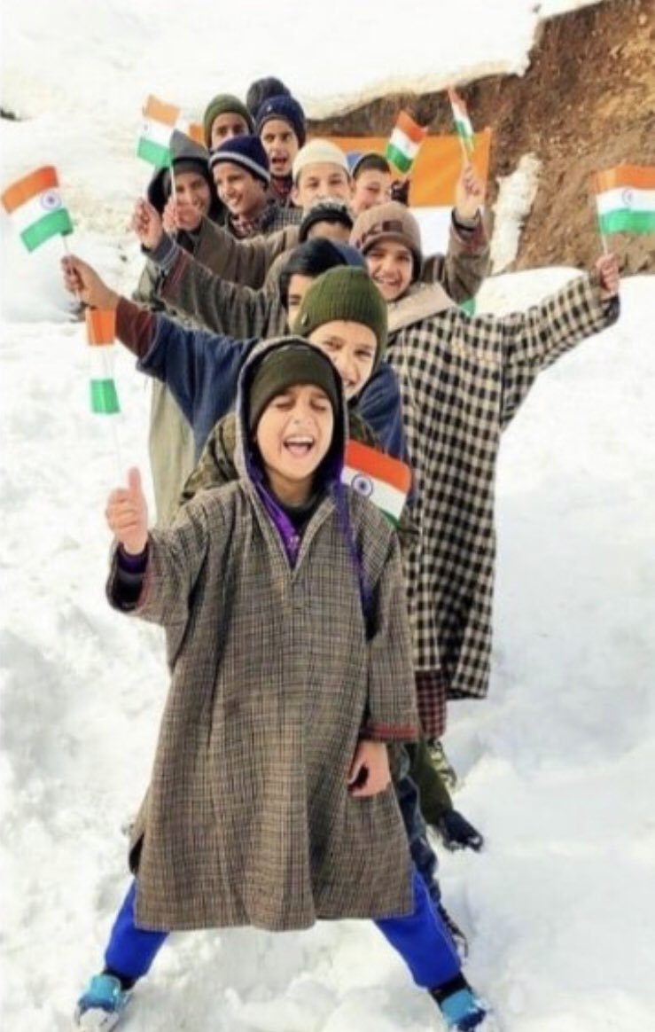 gijojoseph1982's tweet photo. #5thAugust #Article370 #NayaKashmir #SofieKashmir #KashmirForTiranga #ArmyAwam The new road for #Kashmir to greater heights and glory via education, development, self employment opportunities and Unity @reportingGurez @Snow61078072 @RadioChinar https://t.co/L4p8V2xto6