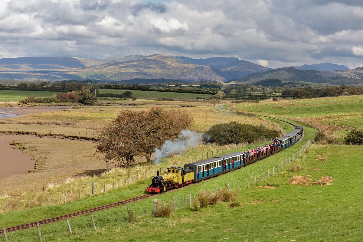 There’s more to Cumbria than the Lakes! buff.ly/2MWJcty Head to the coast and visit Maryport and the lovely village of Ravensglass and take a trip on the heritage railway with stunning coastal views 😍 

📸 Photos thanks to <a href="/golakes/">Golakes</a>  🙌