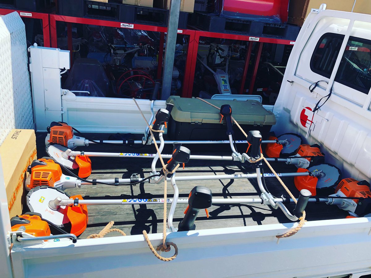 fmhirasawa's tweet photo. STIHL 刈払機 FS 23 C 5台納品行ってきました💪ありがとうございました😎

軽量でパワーもあるFS 23 Cは女性やご老人の肩にも使いやすいです👌エルゴスタートは持ち上げるだけでエンジン始動！簡単です😊

水分補給しながらお気をつけて作業してください🙇‍♂️

#stihl #stihlshop #fs23c #brushcutter https://t.co/j2EDV8RlIN