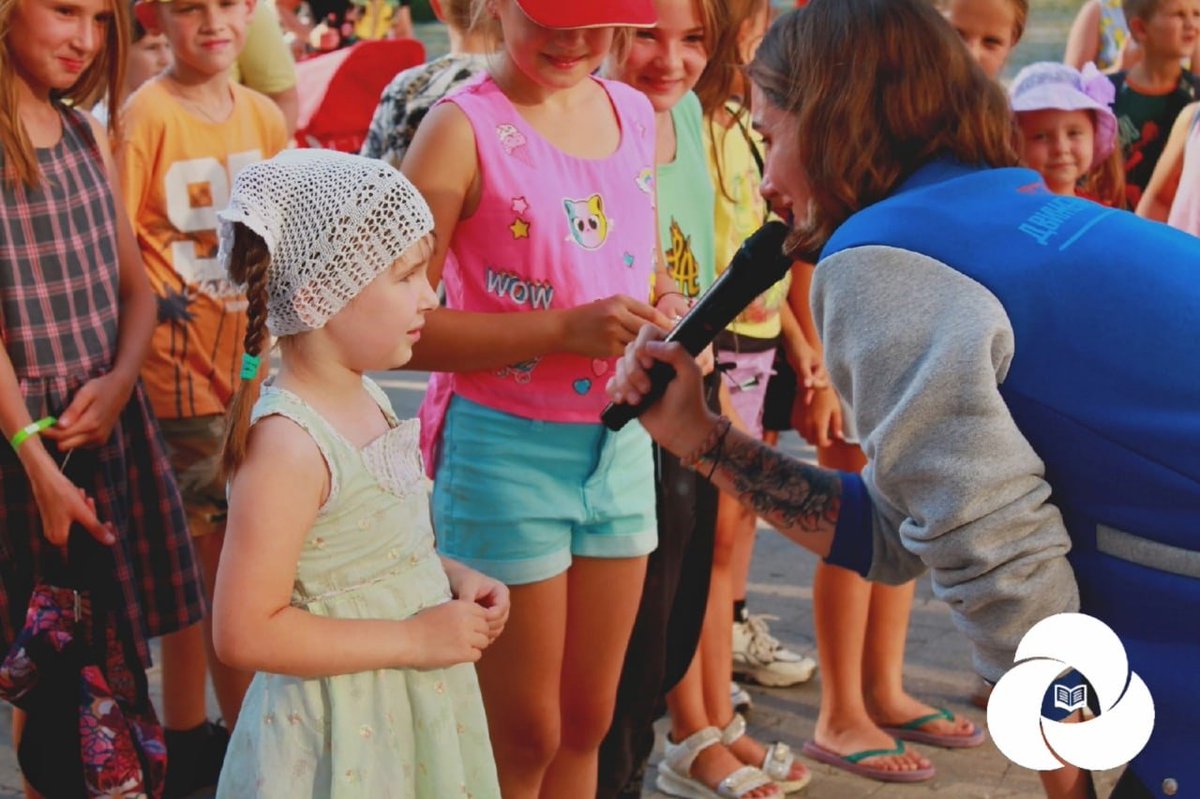 Герои бывают разными!

Наши активисты вновь зажгли двор 37 лицея!🤩

Также, в проведении участвовала волонтёр акции #МыВместе Ирина Долгополова 👏🏻

Мы наградили двух девушек, хореографов и наставников направления «Личностное развитие» - Алину Парфенову и Дашу Белоцерковскую❤️