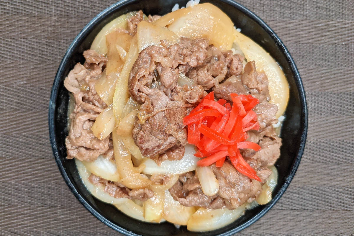 どの工程も簡単！味噌を使った、とっても美味しそうな牛丼レシピ！