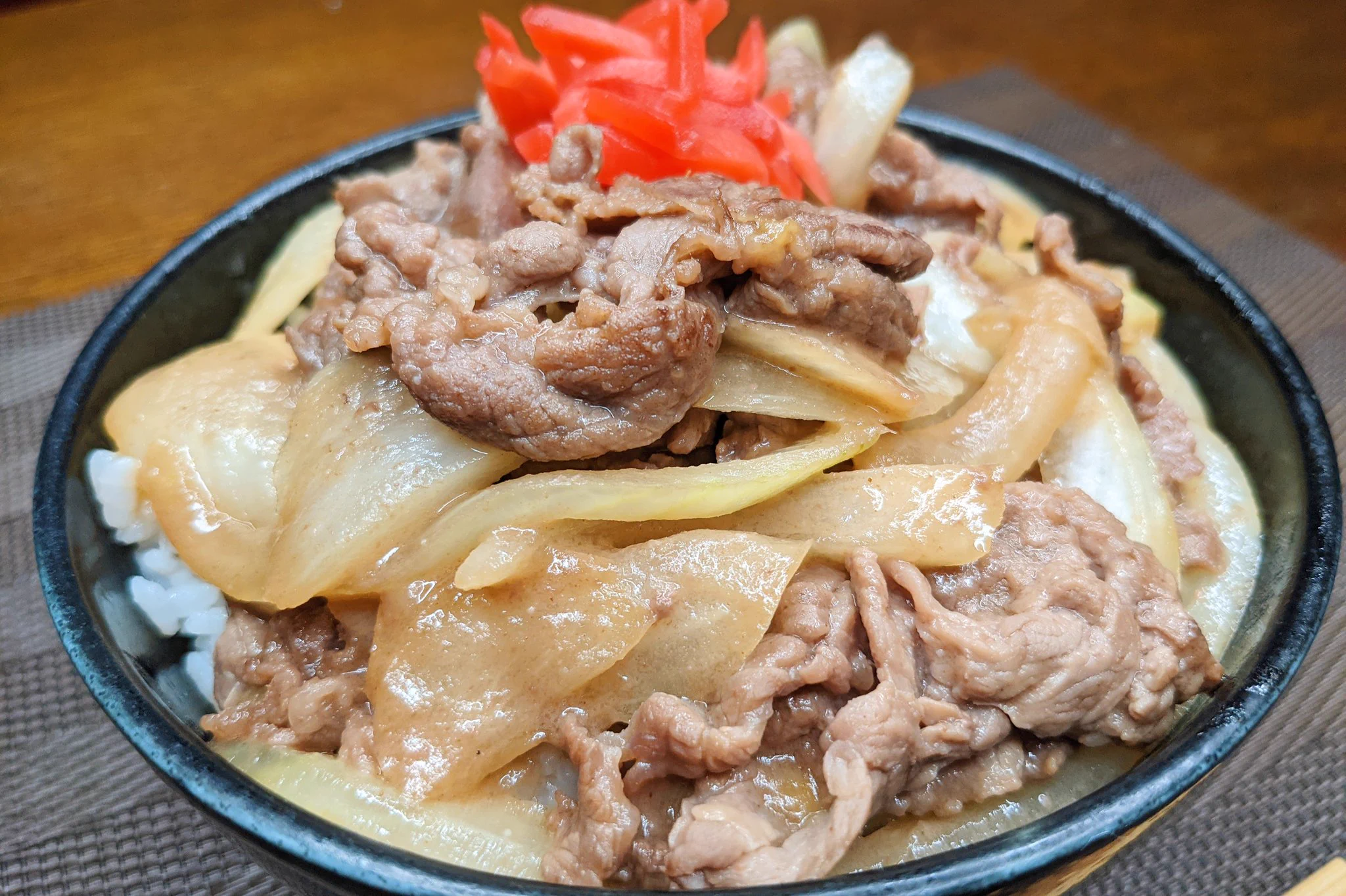 どの工程も簡単！味噌を使った、とっても美味しそうな牛丼レシピ！