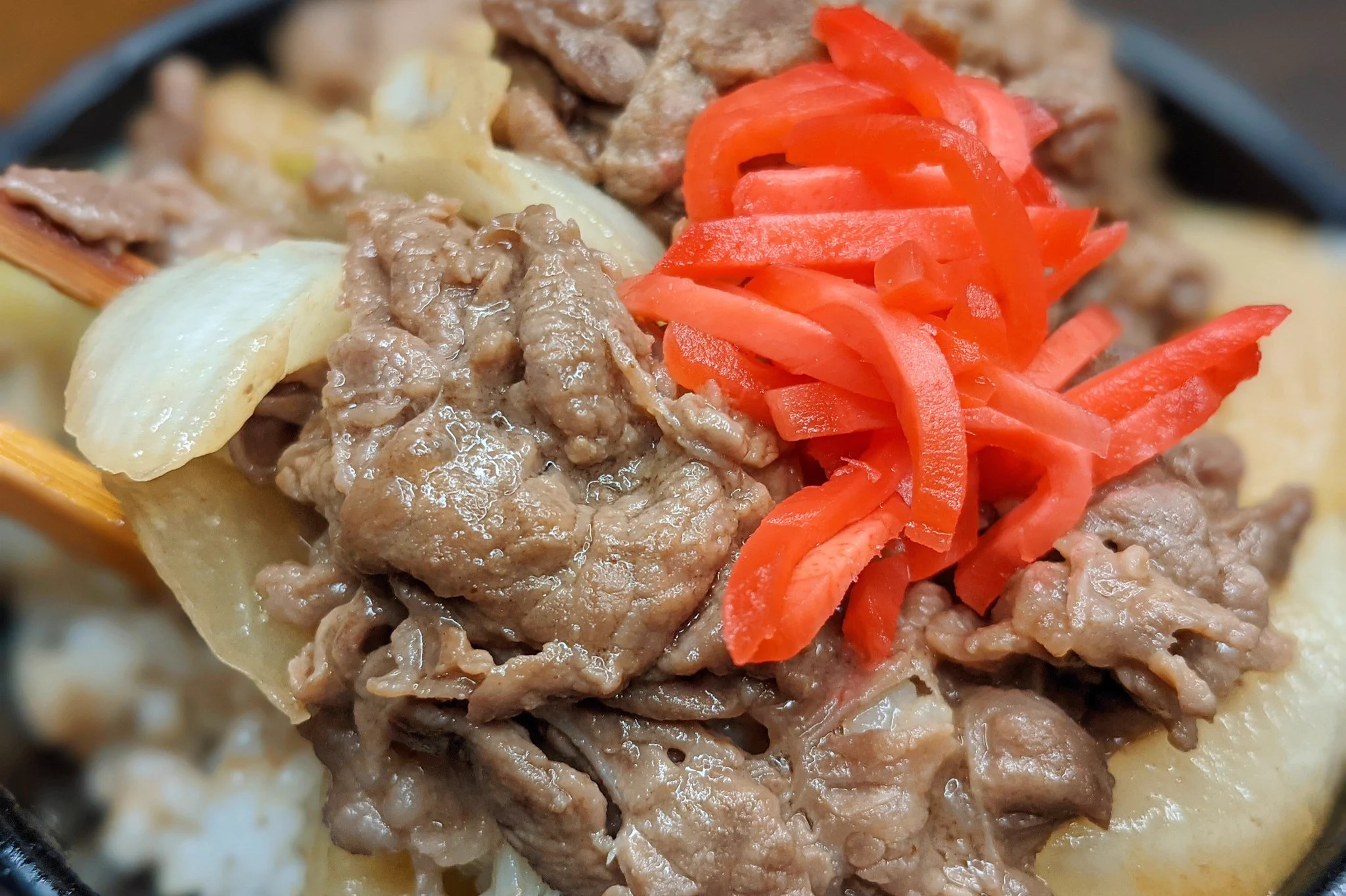 どの工程も簡単！味噌を使った、とっても美味しそうな牛丼レシピ！