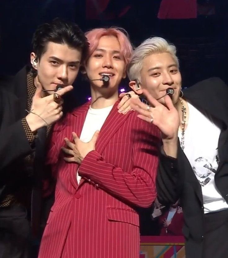 ELYXIONVERSE's tweet photo. Chanyeol gave us the video dedication. Sehun gave us the heartwarming message. Baekhyun gave us the cake. https://t.co/2jWlEUTkdJ