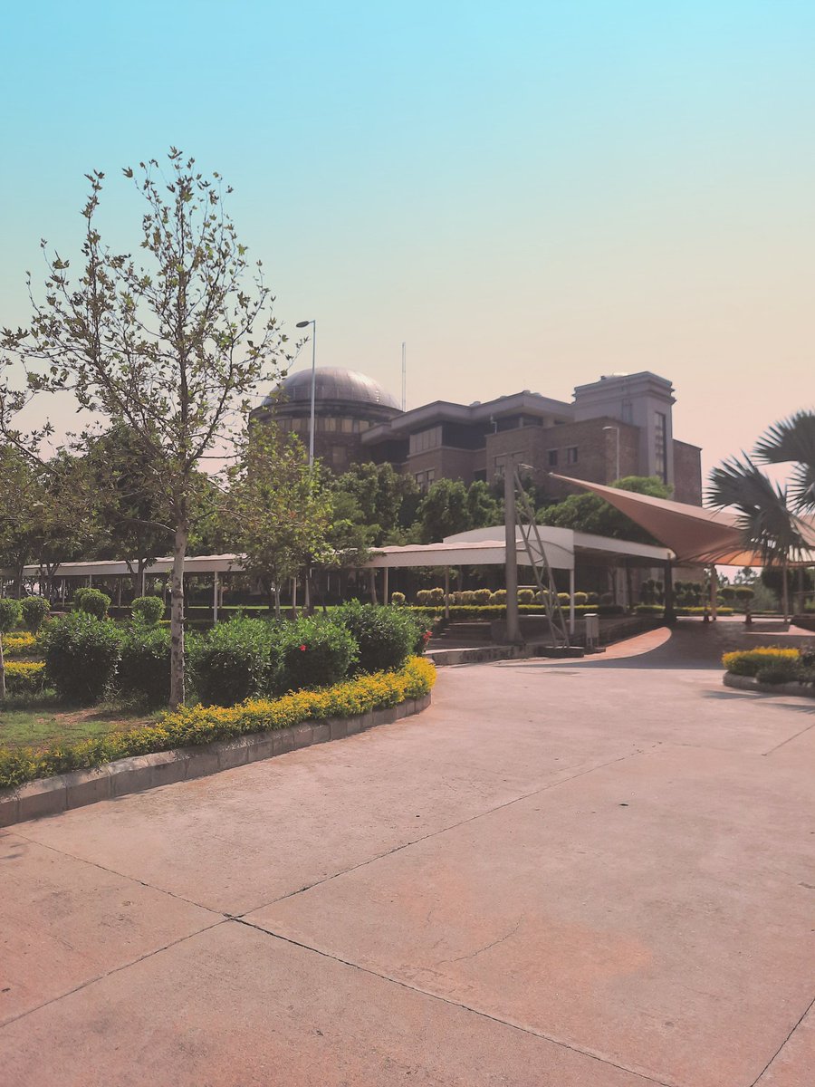 alizaa__1's tweet image. Probably the last time, cuz we having virtual convocation :')
.
.
.
.
Dil k arman aansu'on me beh gye :'/
#NUST #Batch21