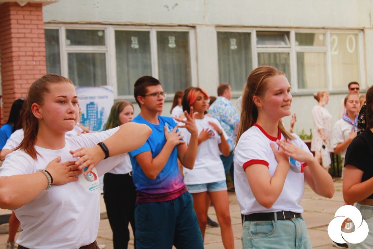 Мы продолжаем рассказывать о героях нашего двора!👏🏻

Наши активисты покорили двор 81 школы!🤘🏻

Мы наградили лидера информационно-медийного направления - Ромашко Анастасию🤩

Это мероприятие не обошлось без регионального координатора - Александра Штокова и Ирины Долгополовой❤️