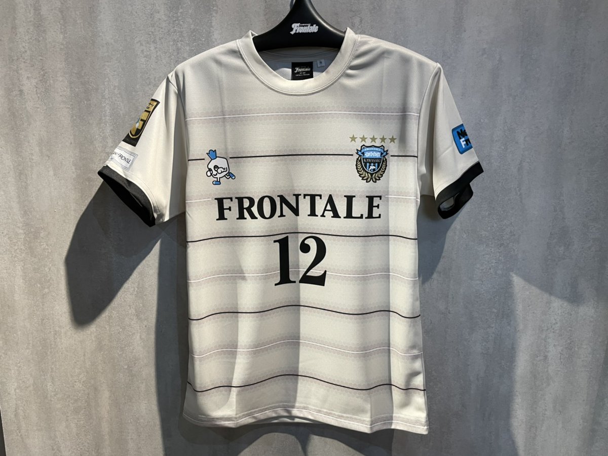 川崎フロンターレ S Tweet 明日の新商品 リーグ戦が中断から明け 8月は怒涛のアウェイ5連戦 この厳しい戦いをみんなで 2nd ユニフォーム風tシャツ 3 960円 税込 を身にまとい選手を後押ししましょう 2ndユニフォームを買い逃してしまった人も必見