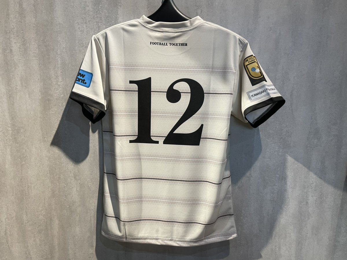 川崎フロンターレ S Tweet 明日の新商品 リーグ戦が中断から明け 8月は怒涛のアウェイ5連戦 この厳しい戦いをみんなで 2nd ユニフォーム風tシャツ 3 960円 税込 を身にまとい選手を後押ししましょう 2ndユニフォームを買い逃してしまった人も必見