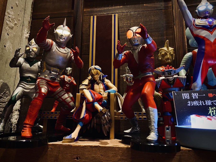 関智一のフィギュア写真に反響 ギルガメッシュ取り囲むヒーローたち メンツ濃い 無敵の軍勢 Oricon News