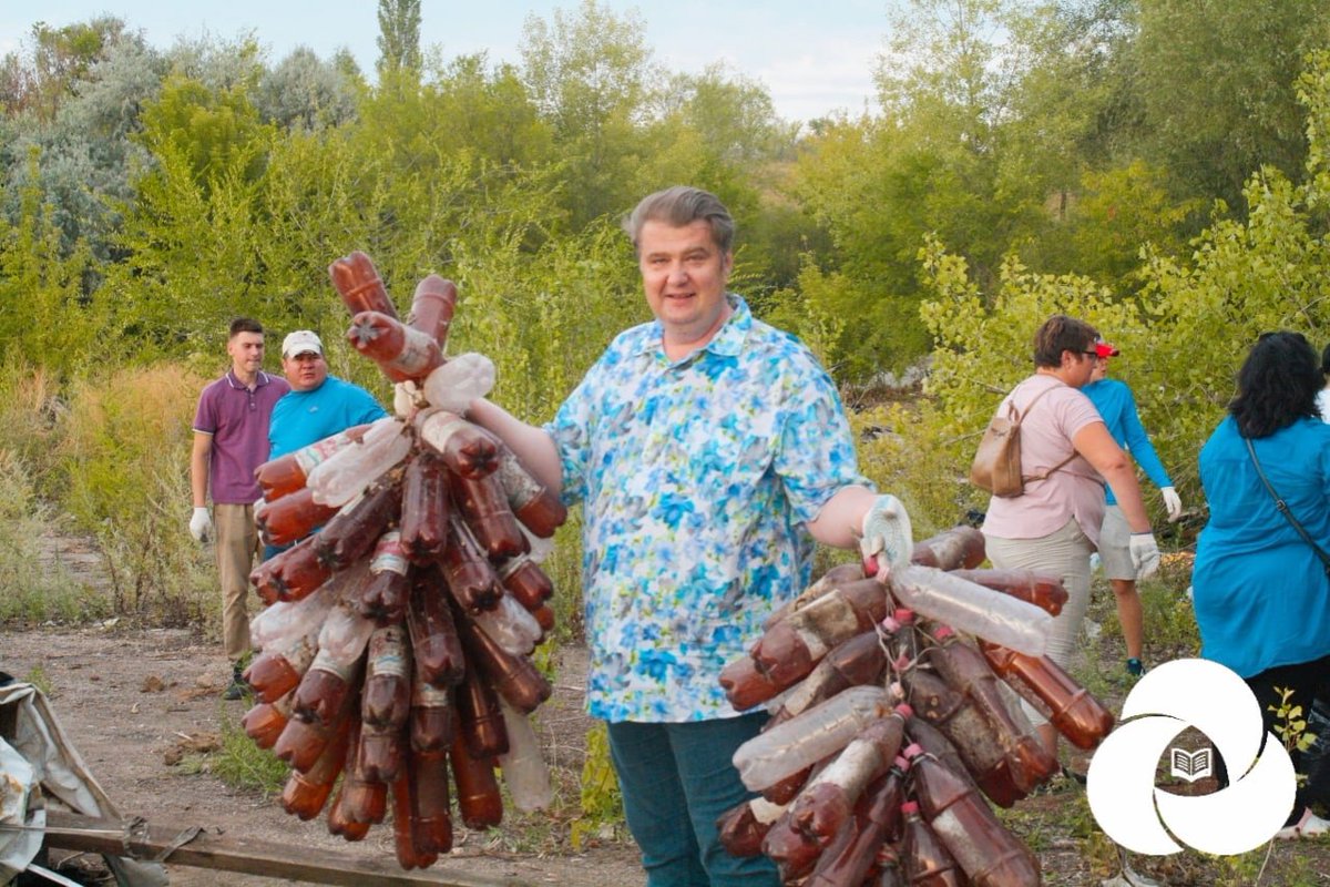 Устроили генеральную уборку набережной👏🏻

Активисты #РДШТО с большим усердием приводили в порядок всю территорию набережной😁

Также вы можете заметить представителей Родительского клуба РДШТО, директоров школ, инициативную молодёжь, студентов и нашу любимую Иру Долгополову❤️