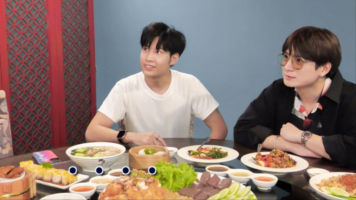 GEARFanSub's tweet image. [CHN/ENG Sub] 20210801 l คริส - สิงโต l Krist &amp;amp; Singto SingtoPrachaya EP7 Visiting close friend's restaurant, how could we eat normally!!!!

facebook.com/gearfansub/vid…

#ทีมพีรญา #คริสสิงโต
#KristPerawat #SingtoPrachaya