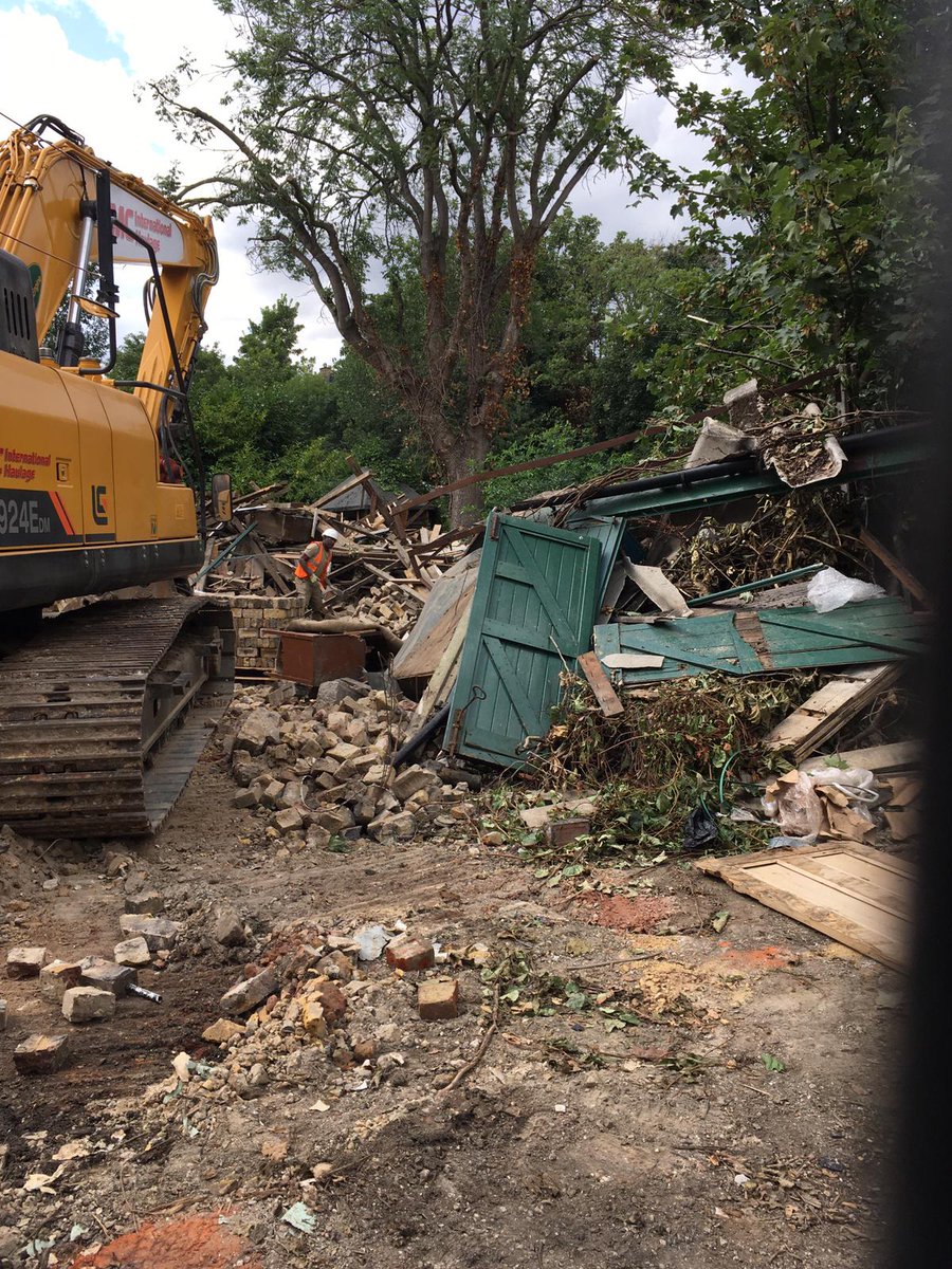 📢 Unlisted Victorian former Junction Road Station master's house in Islington bulldozed for no reason and without need for planning permission, despite efforts to list and oppose demolition🔨Thank you Permitted Development Rights...😭 <a href="/RobertJenrick/">Robert Jenrick</a> <a href="/MrTimDunn/">Tim Dunn</a>