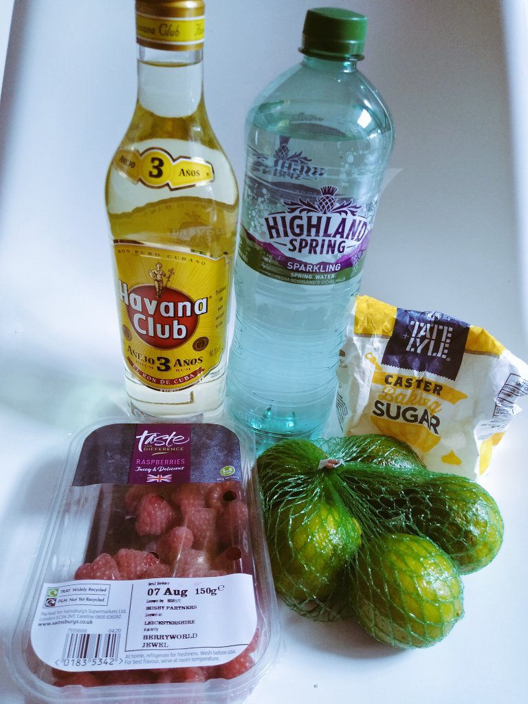 AdrianLiard's tweet photo. Dear @Iromg I used to be a good until you introduced me to @HelenaSips #raspberrymojito @the3drinkers #50thbirthdaycocktail #cocktailmasterclass #7pm https://t.co/zmIje5w54y