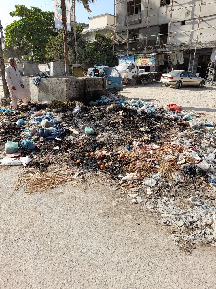 sarkari_pk's tweet photo. Dear @MNajeebHaroon there has been a new complain reported of Garbage Pickup in your constituency NA-256.

Garbage dump infront of road
https://t.co/x1awxNTUBJ

Sector 7 D 2, North Karachi

#Karachi #NA256 #GarbagePickup #KayaAisaThaMeraKarachi https://t.co/aHXo7E4O5v
