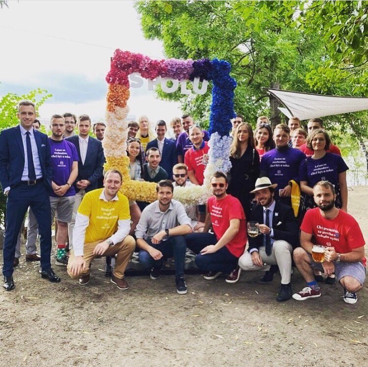 PolitikProLidi's tweet photo. Včera jsme odstartovali kampaň @SpoluKoalice pro mladé #JdemeVolit 🔥🔥
#PolitikProLidi #komunal2022 #holesov #zlinskykraj #toptym #spolu https://t.co/TG98KnA1Kp