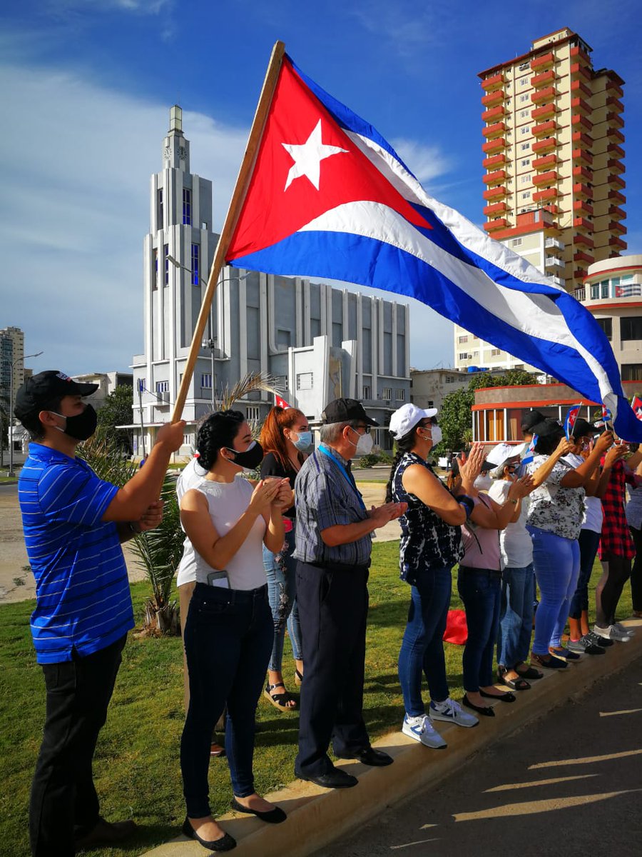 💢'Sobran las palabras para expresar la voluntad de un pueblo que lo único que quiere es vivir en paz, esto si es un pueblo en las calles, manifestándose pacíficamente ✌️🙂' 

#VictoriaPopular #AMalecónConFidel @julioacosta1701 @AdrinMartnezGo1 @FrankCuba2021 @Lukat28