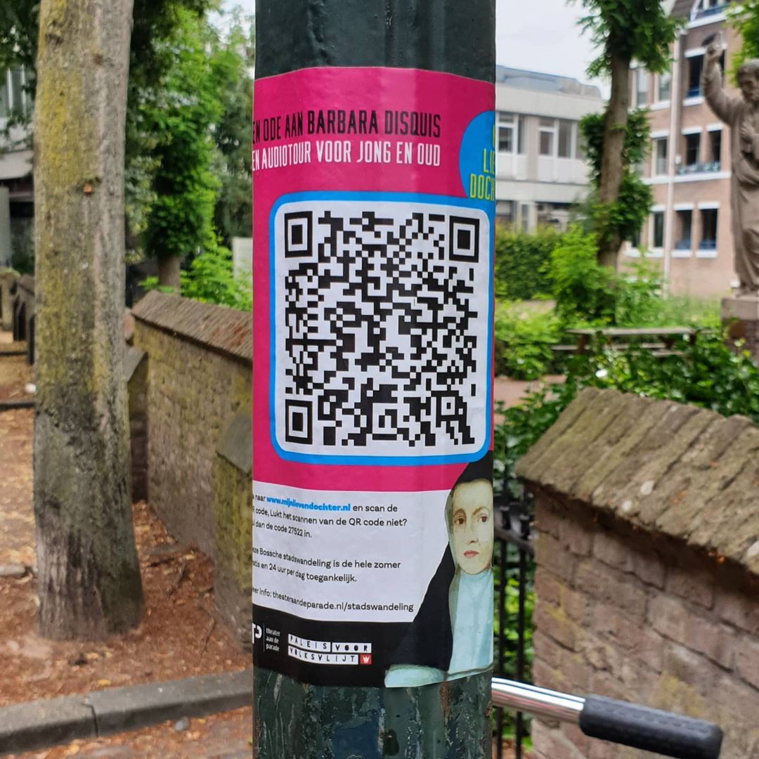 Heb je onze roze QR-codes al zien hangen?🤩 Verspreid door de stad komt het leven van de Bossche Barbara Disquis tot leven in de vorm van een theatrale audiotour. Deze tour kun je de hele zomer gratis wandelen! ☀️

theateraandeparade.nl/stadswandeling