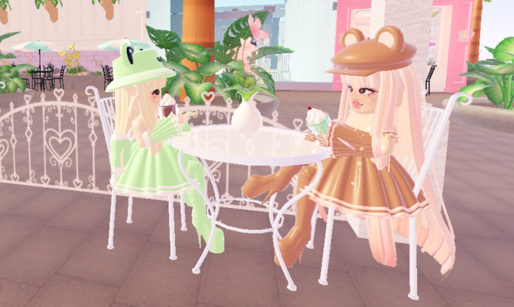 soya_zee's tweet photo. 🐸🐻Enjoying some ice cream🍨 https://t.co/BwSrnKiyNe