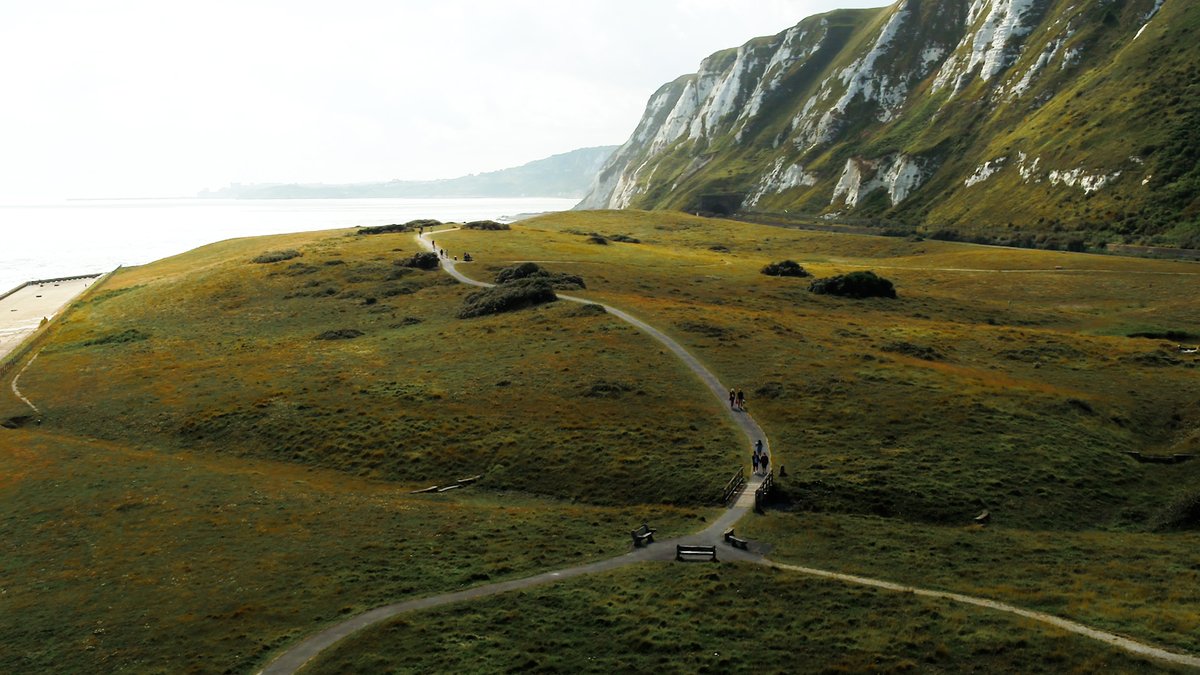 NationalTrails's tweet photo. Discover White Cliffs country 🏔️ Enjoy an adventure near the @northdownsway and find great walking and cycling trails plus wildlife in abundance 🙌🌊

Download the itinerary at
https://t.co/nddXCDpYEw

📸 Samphire Hore
#EscapetheEveryday #NationalTrails #WalkTasteExplore https://t.co/89ttjPIpkR