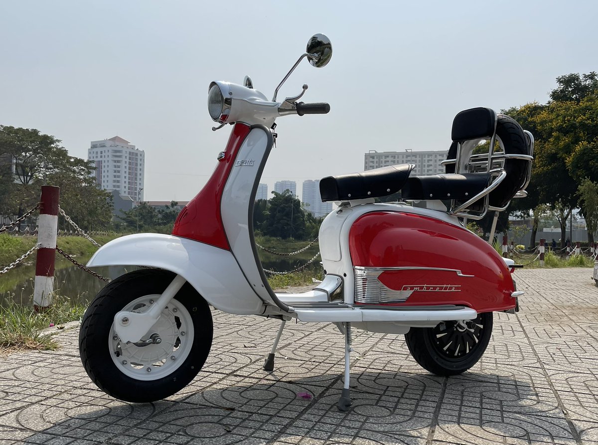SSCvietnam's tweet photo. An SSC modern twist on a classic series 2 Lambretta - Ekit 72v3000w , plug and play kit , no mods needed and fully reversible back to original spec #EBretta #EV #Lambretta #GoElectric #Electric #Scootering https://t.co/y35xGw4UFn